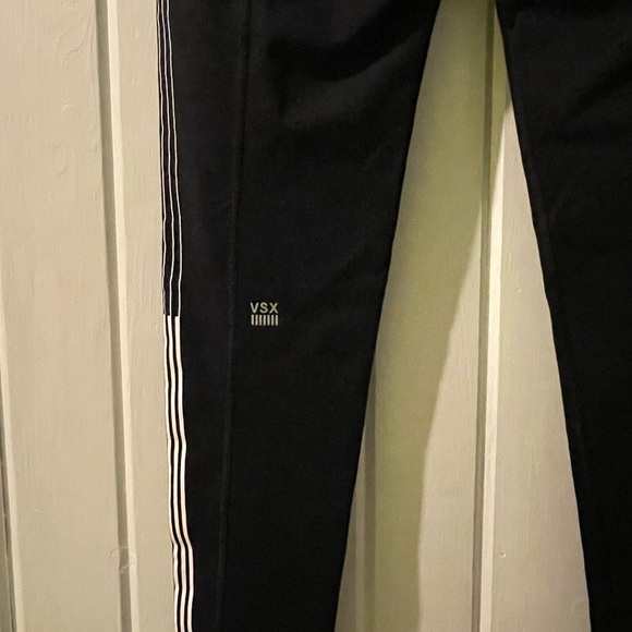 Vs. pink VSX Knockout leggings-medium EUC - Picture 4 of 9